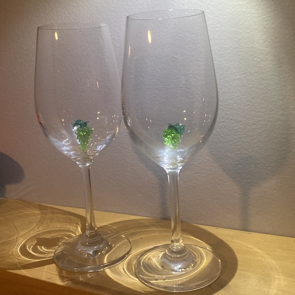 Murano Glass Grape Wine Glass Pair w/ Figural Grape Cluster in Bowl - Picture 3 of 8